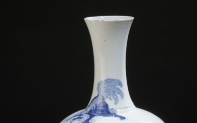 Vase en porcelaine bleu blanc Chine, fin du XIXe siècle La panse globulaire, surmontée d'un...