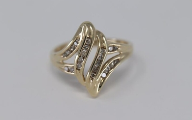 10kt Ladies Diamond Ring