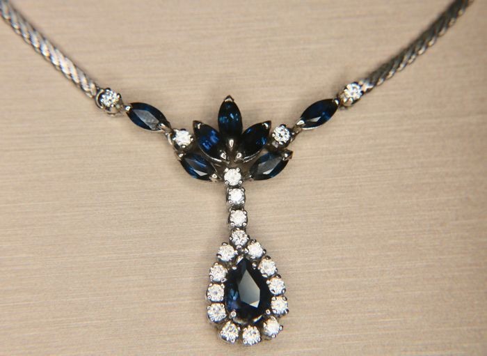 14 kt. White gold - Magnificent necklace - 4.08 ct natural blue Sapphire- and brilliant cut diamonds G / VS