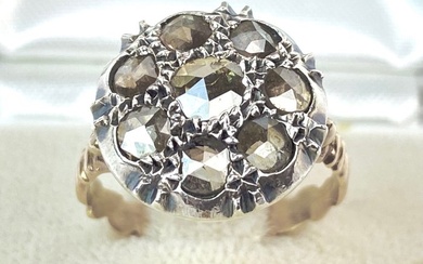 14 kt gold ring with diamond roses. <br> <br>Sicily Early...