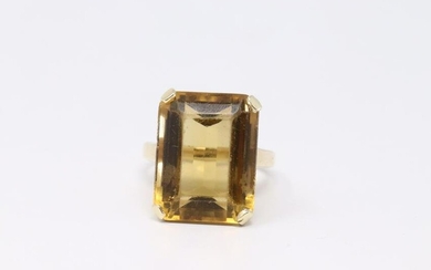 14KT Lady's Yellow Gold Citrine Ring.