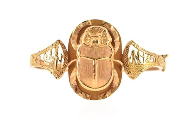18 K (750 °/°°°) yellow gold bracelet decorated with an important beetle and Egyptian frieze decorations.