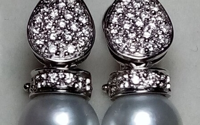 18 kt. South sea pearl, White gold, 10.3 x 11 mm - Earrings, brilliant cut diamonds 0.82 ct - Diamonds