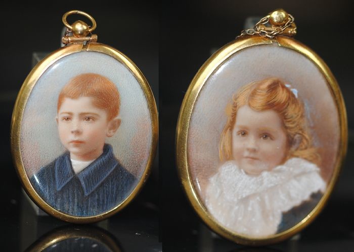 18K Gold - Finely Painted Twin Portrait Pendant 19thC