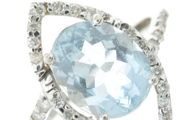 18ct gold diamond and aquamarine dress ring