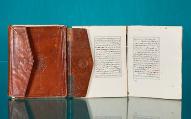2 anciens livres de prières coraniques Écriture en arabe à l’encre noir et rouge sur...