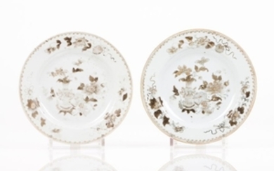 A pair of plates Chinese export porcelain Gilt an…