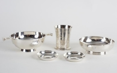A child's silver beaker, Goldsmiths & Silversmiths Co
