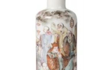 A Chinese porcelain snuff bottle, late Qing...