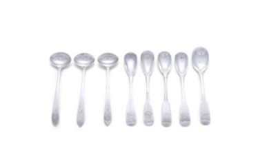 A COLLECTION OF FIVE IRISH SILVER FIDDLE PATTERN EGG SPOONS