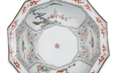 A Japanese Arita porcelain octagonal bowl, decorated in Kakiemon...