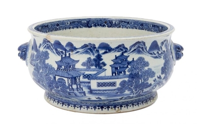 A large Chinese export porcelain basin, Qianlong...