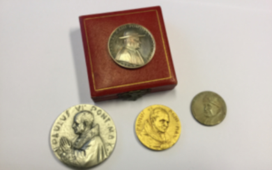 VATICANO Lotto di 4 medaglie papali di vari anni....