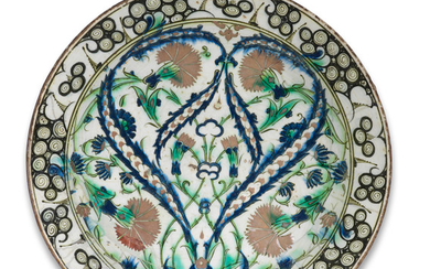A large Iznik pottery dish, Turkey, 17th Century