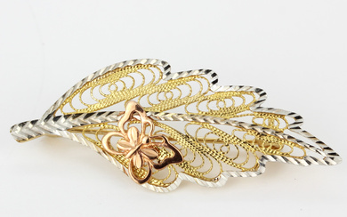 9CT YELLOW, WHITE AND ROSE GOLD BROOCH.
