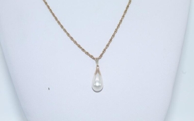 9ct Yellow Gold Chain with 9ct Gold Pearl Drop...