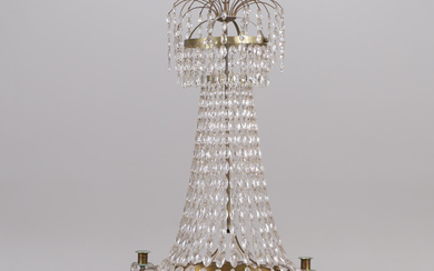 A 4-arm chandelier, Gustavian style.