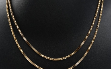 A BOX LINK CHAIN IN 9CT GOLD