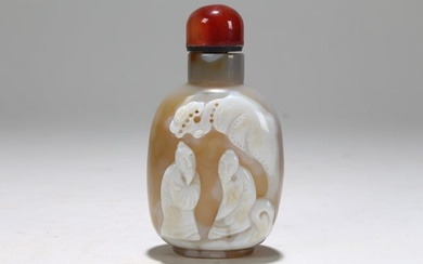 A Chinese Story-telling Agate-curving Fortune Snuff Bottle