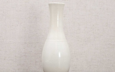 A Chinese blanc de Chine vase