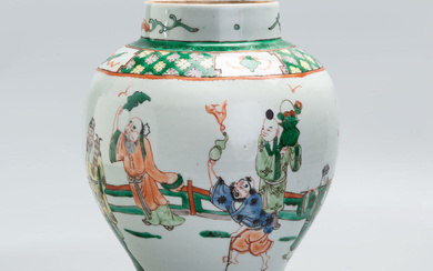 A Fine Famille Verte Porcelain Vase, Kangxi Period (1661-1722)