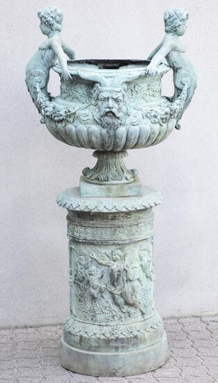 NOT SOLD. A French Baroque style green-patinated garden vase with accompanying pedestal. Late 20th century. H. 140 cm. W. 105 cm. – Bruun Rasmussen Auctioneers of Fine Art