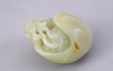 A GOOD CHINESE CARVED JADE FIGURE OF LINZHI, 5.3cm.