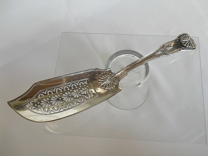 A George IV Sterling Silver Fish Slice - .925 silver - William Johnson, London - England - 1829