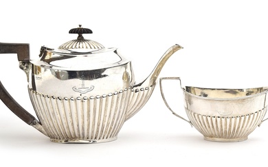 A George V silver teapot and sugar bowl by Charles Boyton & ...