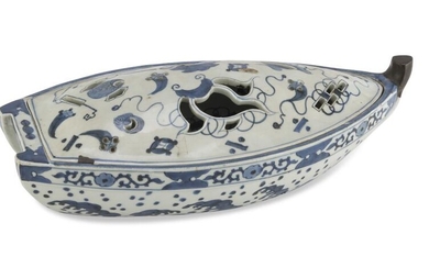 A JAPANESE WHITE AND BLUE PORCELAIN TUREEN 19TH CENTURY.