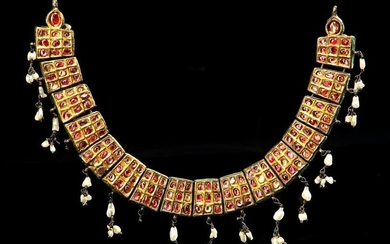 A MUGHAL GEM-SET ENAMELED GOLD NECKLACE, LATE 18TH CENTURY