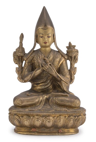 A NEPALESE BRONZE SCULPTURE DEPICTING TSONGKHAPA 20TH CENTURY.