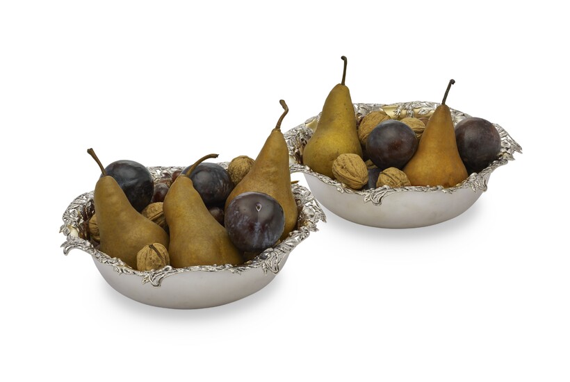 A PAIR OF AMERICAN PARCEL-GILT SILVER BERRY BOWLS