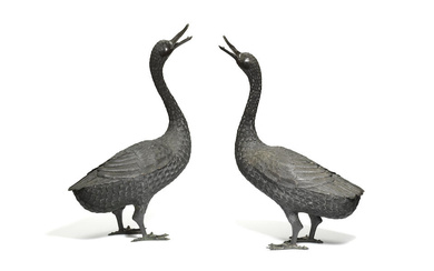 A PAIR OF BRONZE LIFE-SIZE MODELS OF GEESE Edo period...