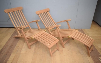 A PAIR OF TEAK STEAMER LOUNGERS (90H X 59W X 152D CM) (LEONARD JOEL DELIVERY SIZE: LARGE)