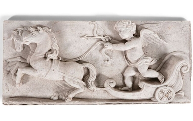 TABLETTE EN PLÂTRE FONTE, décorée en relief de Cupidon sur un char tiré par un...