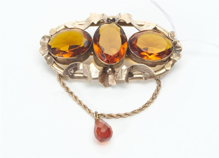 A VICTORIAN CITRINE BROOCH, GOLD LINED, 65X70MM