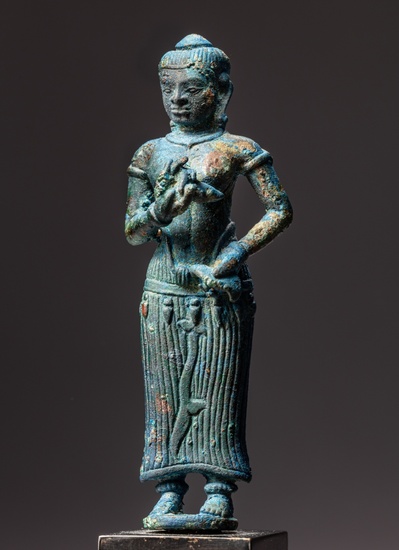 A bronze figure of Devi, Cambodia or Thailand, Angkor period, 12th century | 柬埔寨或泰國 吳哥王朝十二世紀 銅烏瑪女神立像