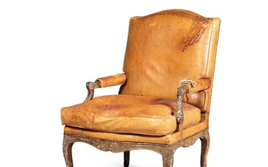 A large gilt wood armchair, French Regence, circa 1725 | Grand fauteuil à dossier plat en bois doré, d'époque Régence, vers 1725