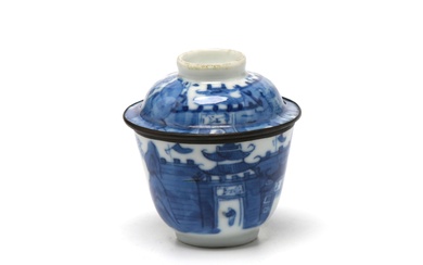 A small blue and white porcelain Jibo covered teacup painted with pavilion landscape design and The Great Wall of China