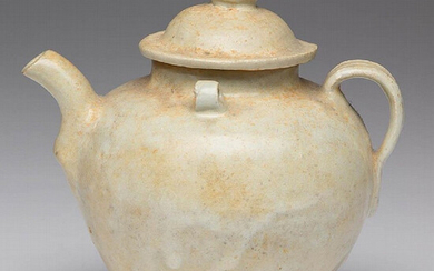 ANTIQUE Chinese White Glaze YingQing teapot, SONG period. 5" high