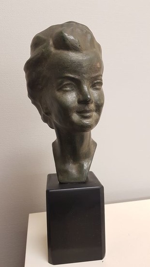 A.Trefoloni - bronze bust on marble base - Art Deco - Marble - 20th century