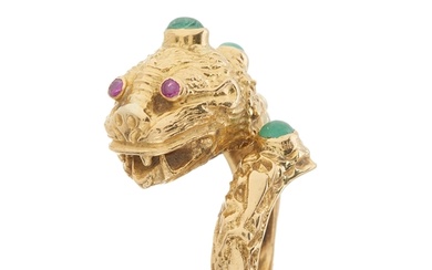 An 18ct gold green gem cabochon ring, modelled as a lion, wi...