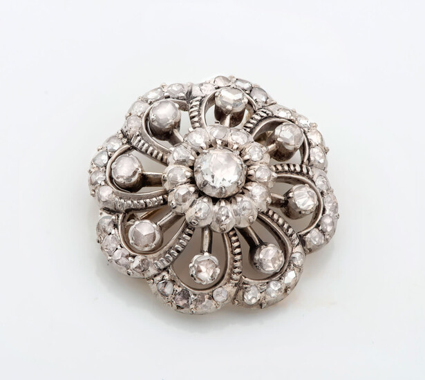 An Attractive 18K Gold and Silver Top Diamond Brooch, 18th Century