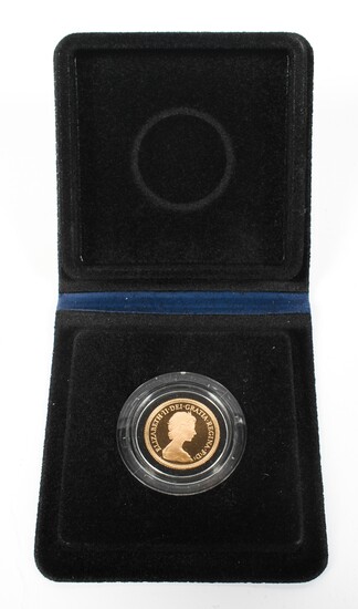 An Elizabeth II Gold sovereign in Perspex case and blue fitted box.