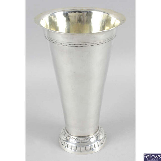 An early George V silver gambling cup, with three wood dice in glazed section to underside.