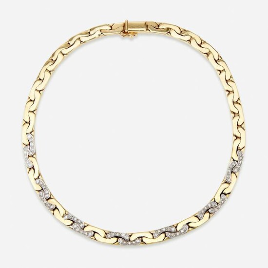 An eighteen karat gold and diamond necklace