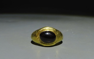 Ancient Roman Gold Ring with a garnet. 1st - 3rd century AD. 2 cm L. Spanish Import License.