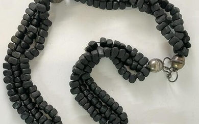 BLACK JET (?) BEAD AND SILVER NECKLACE
