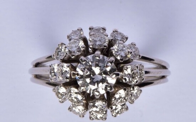Bague "Boule" en platine (850/oo) centrée d'un diamant taille brillant calibrant 0,75 ct environ dans...